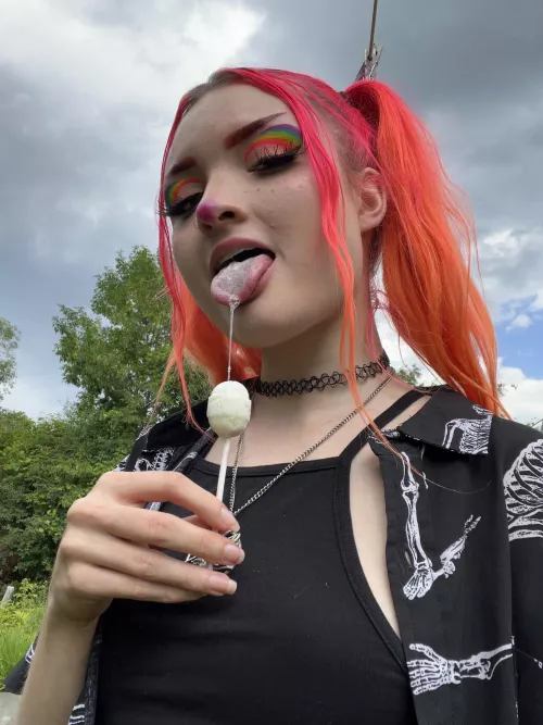 i don’t really like this lollipop flavor… could you finish it for me?