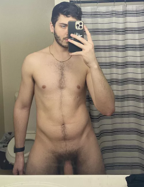 do bottoms like hairy guys? 👀😈
