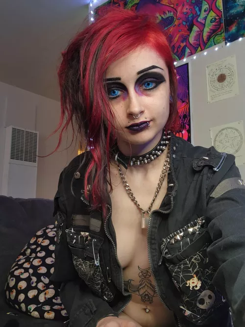 🖤goth makeup with bright contacts🖤