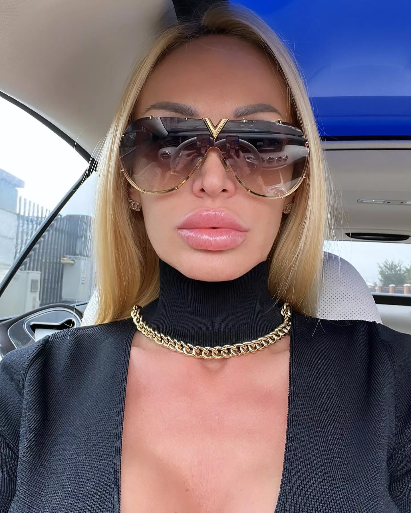 Full. Lips.