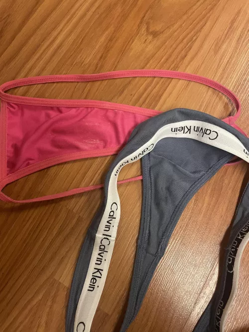 Yesterday was pink and today I took a walk to get ice cream wearing blue, just got a little sweaty 🍦