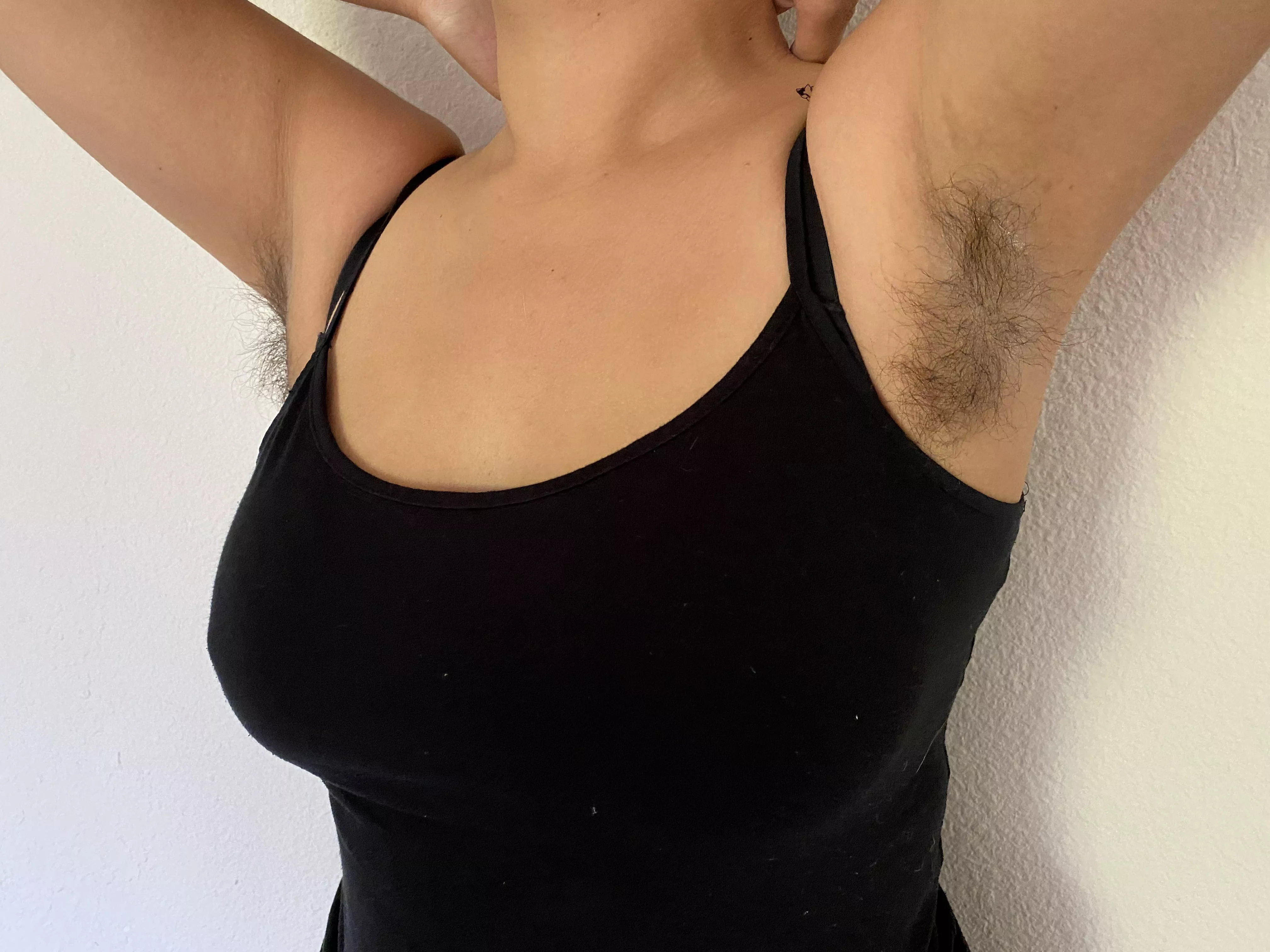 🙆🏽 👃 😊