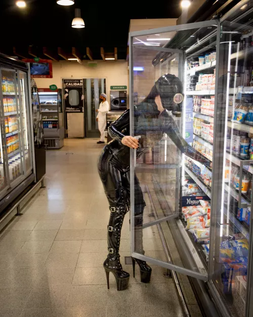 since you liked the first so much another from Rubberdoll loose in BsAs set - The Black Rubber Project