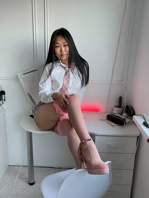 how badly do you wanna lick my soles?