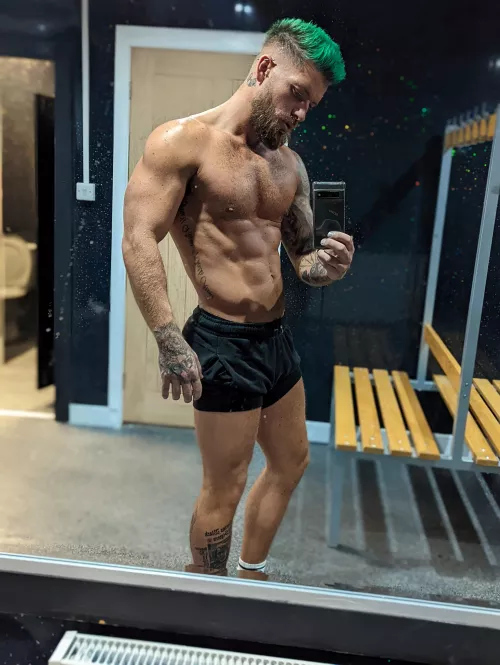 Green hair, don't care 😜