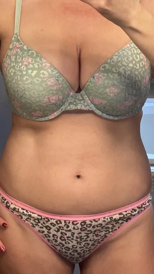 VAULT: 6/21/21 - VS mint leopard rose w/ pink leopard thong (NSFW)
