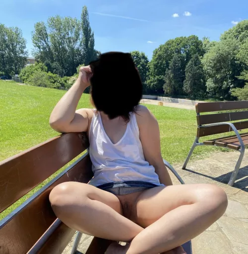 Enjoying the weather chilling in the park…I forgot my panties 😈
