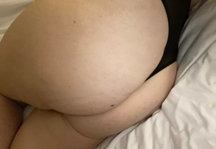 [f]Happy HUMP DAY y’all.(oc)