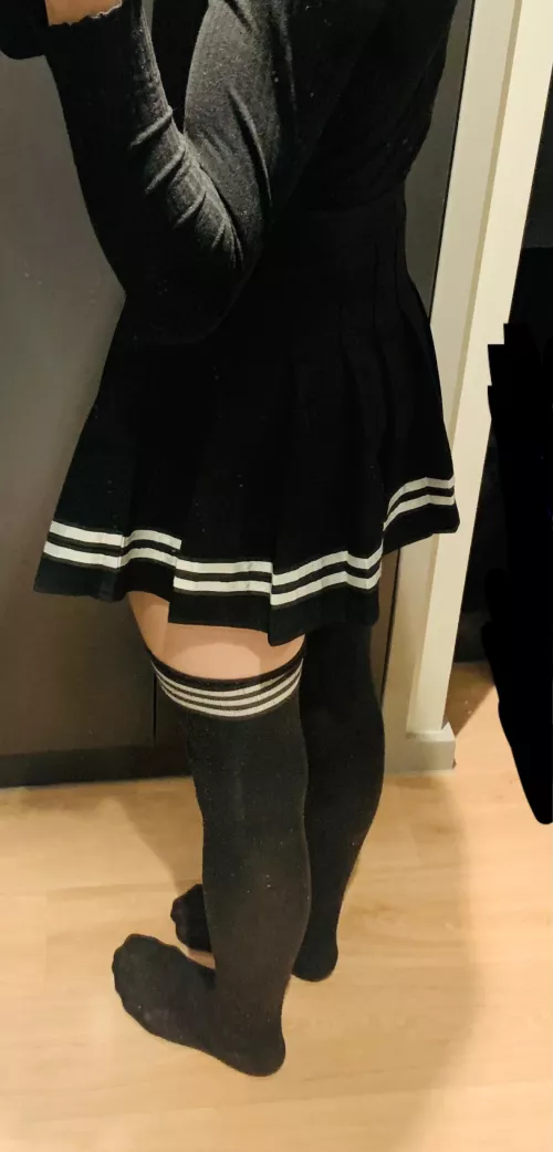 convinced i’m the loneliest human ever >.<