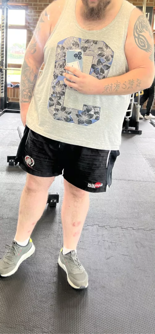 Felt good in the gym so here’s me taking the obligatory selfie, there are a few topless if you’d like them 😜