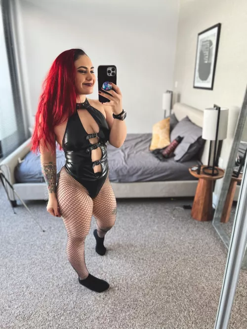 Do you like my outfit? 😇