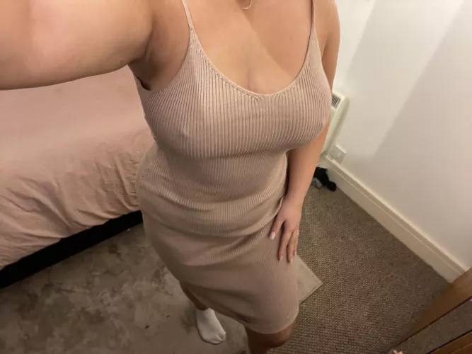 New summer dress shows them off 🤭