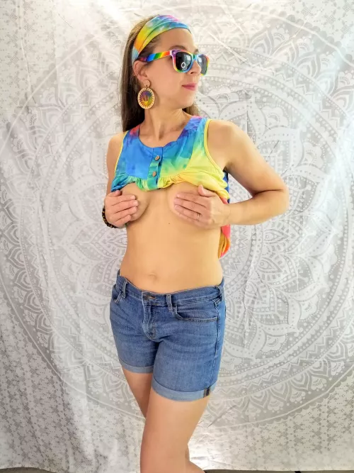 Tiny Mommy Hand Bras. 🤭☺