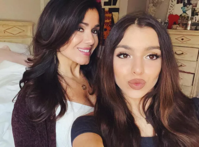 Mommy looks like her daughter's hot older sister