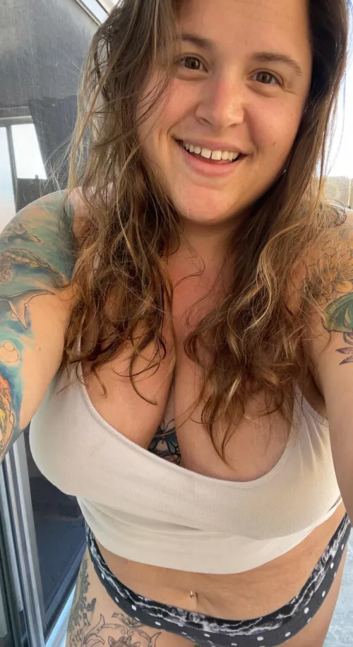 rise and shine , wouldn’t you like to wake up next to this sexy bbw and all of my curves covered in tattoos !