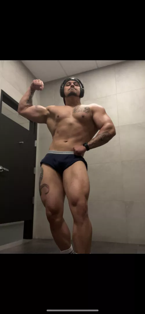 Take a guess at what happened in this secret little room after posing 😈