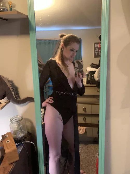 Long legs and a glamorous selfie