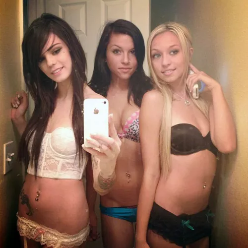 Selfie hotties