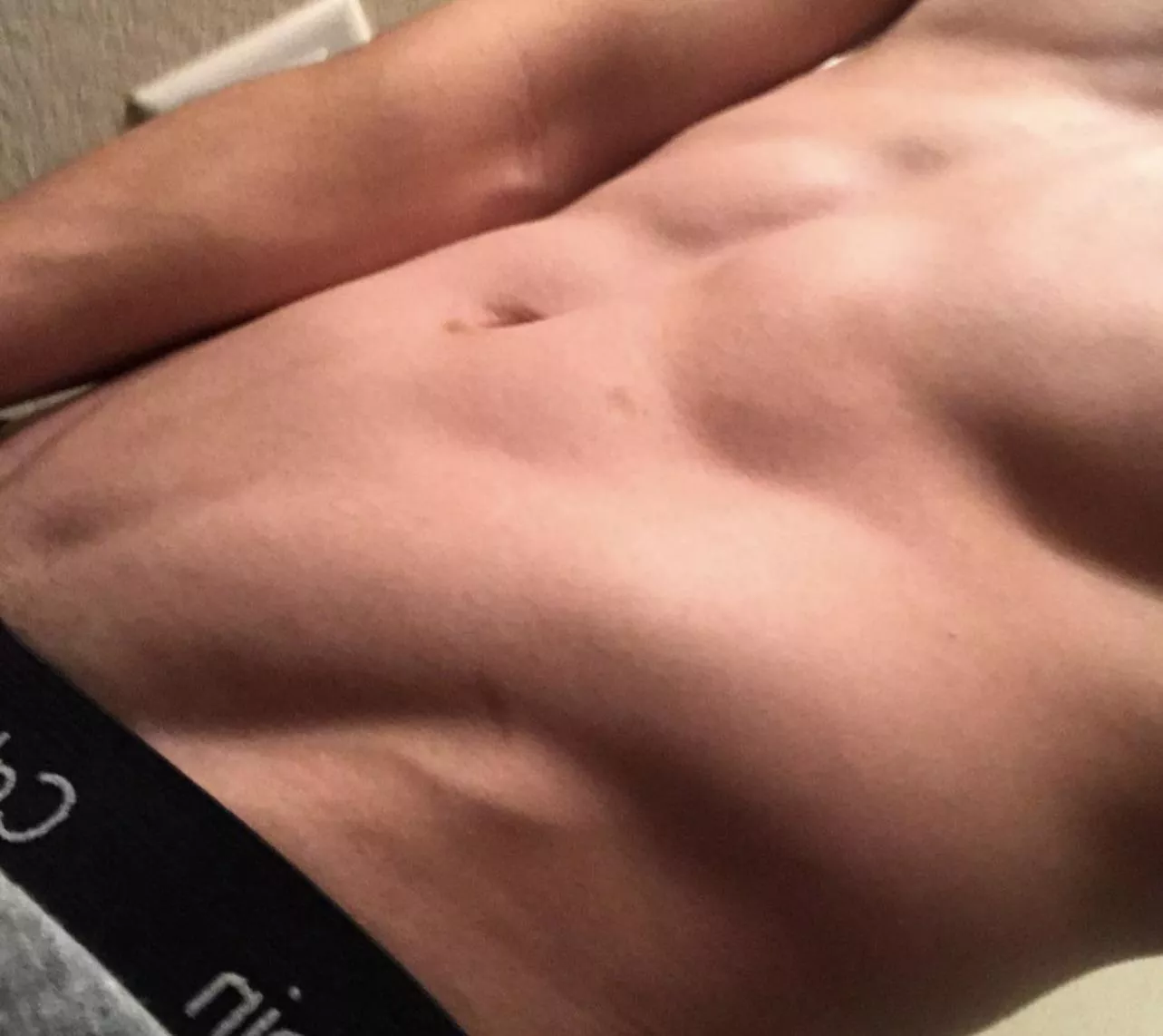 ✌🏼👅
