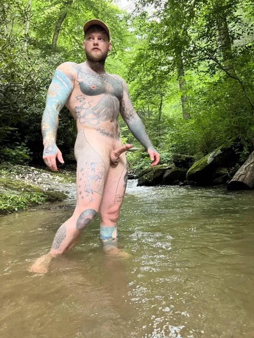 There’s something very statuesque about this pose ;)