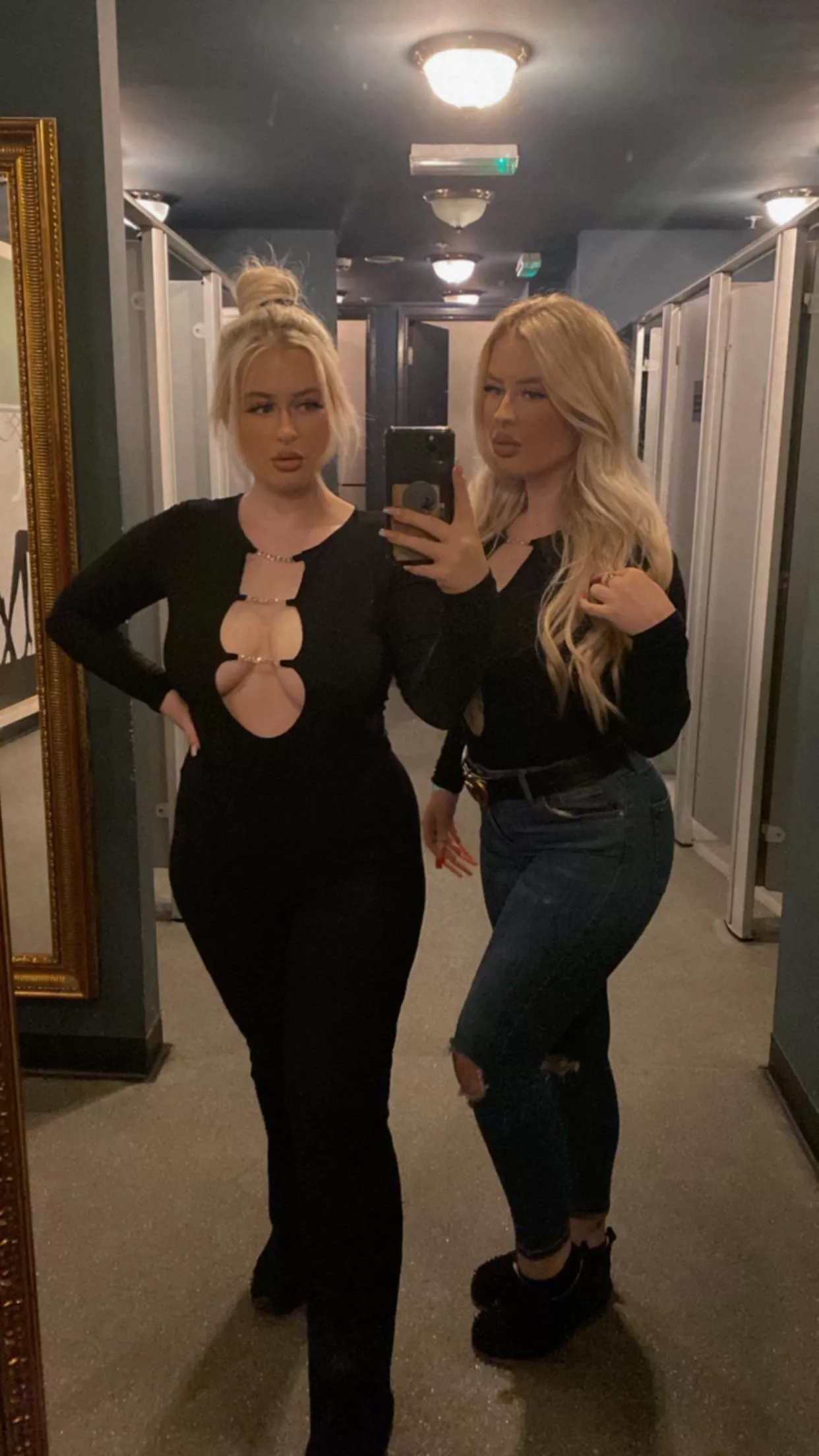 Blonde twins 🥵