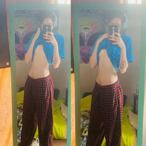 check out my alien tapestry in the back👽