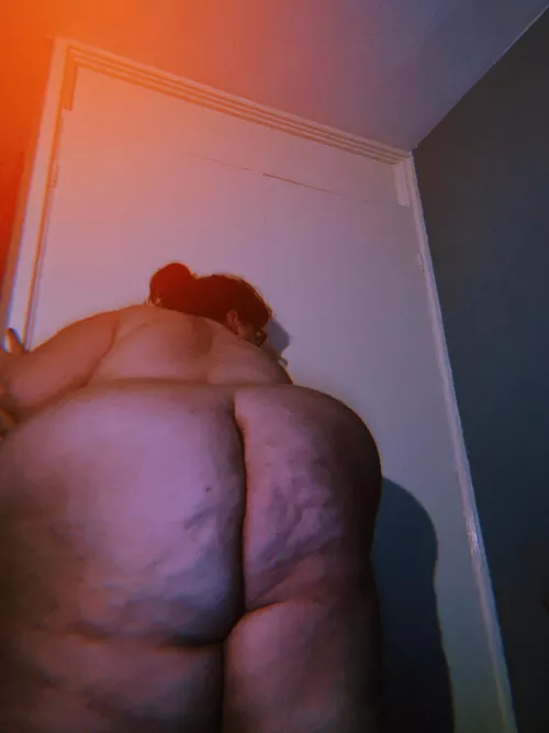 Line up to turn my ass bright red 👋🏻🍑