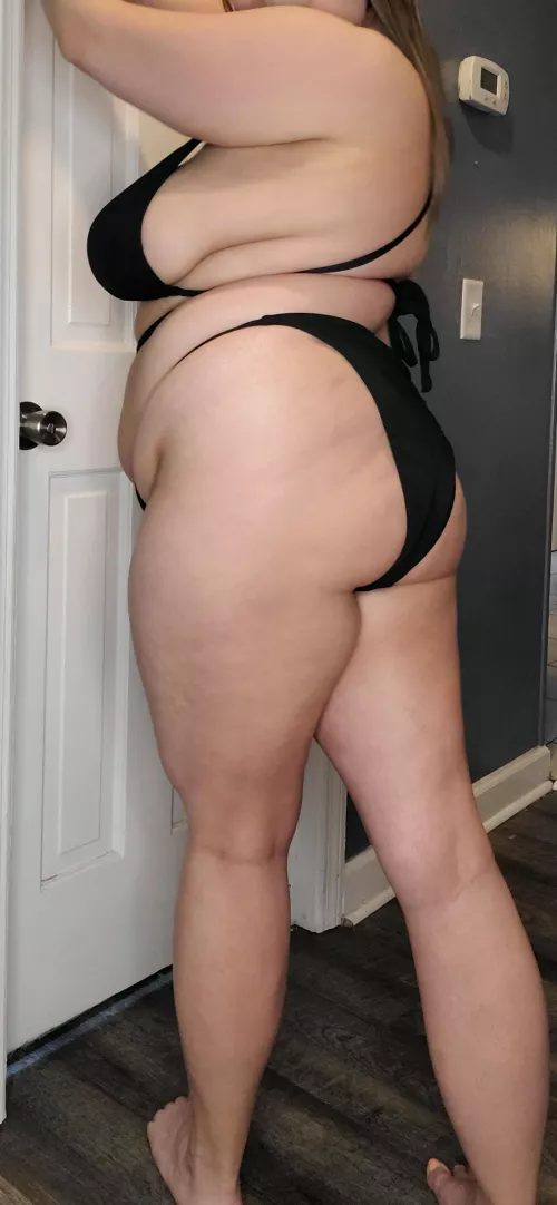 First post here 🙃 loving my new bikini 👙