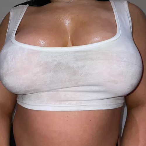 Can you bury your cock between my milkers 😅