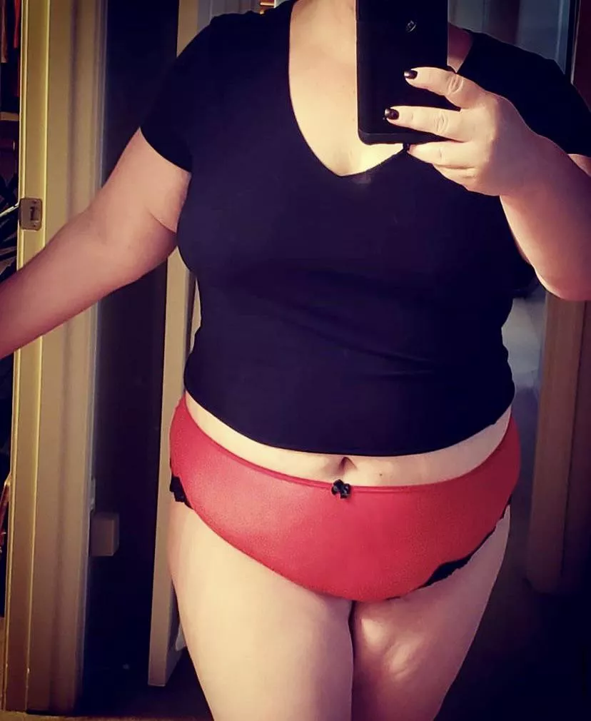Curvy, voluptuous chicks will rock your world.