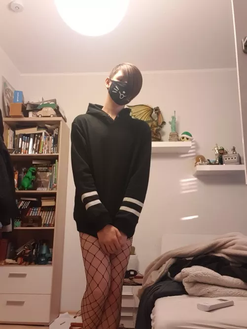 finnaly the 19th also new fishnets