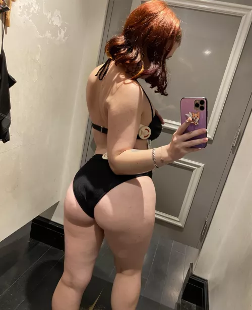 I love this swimsuit, especially my ass in it😏