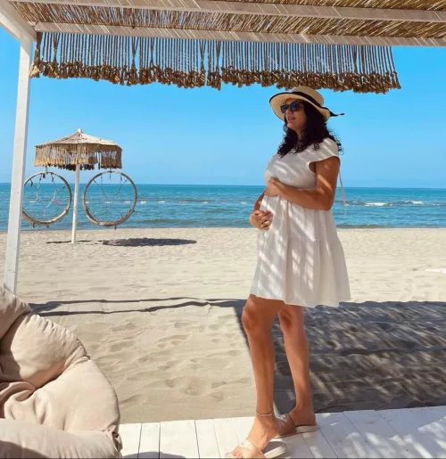 24/F and pregnant! Hope you like my belly🙈