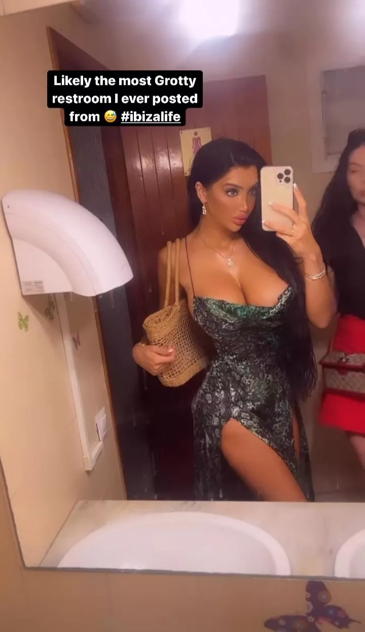 mirror selfie