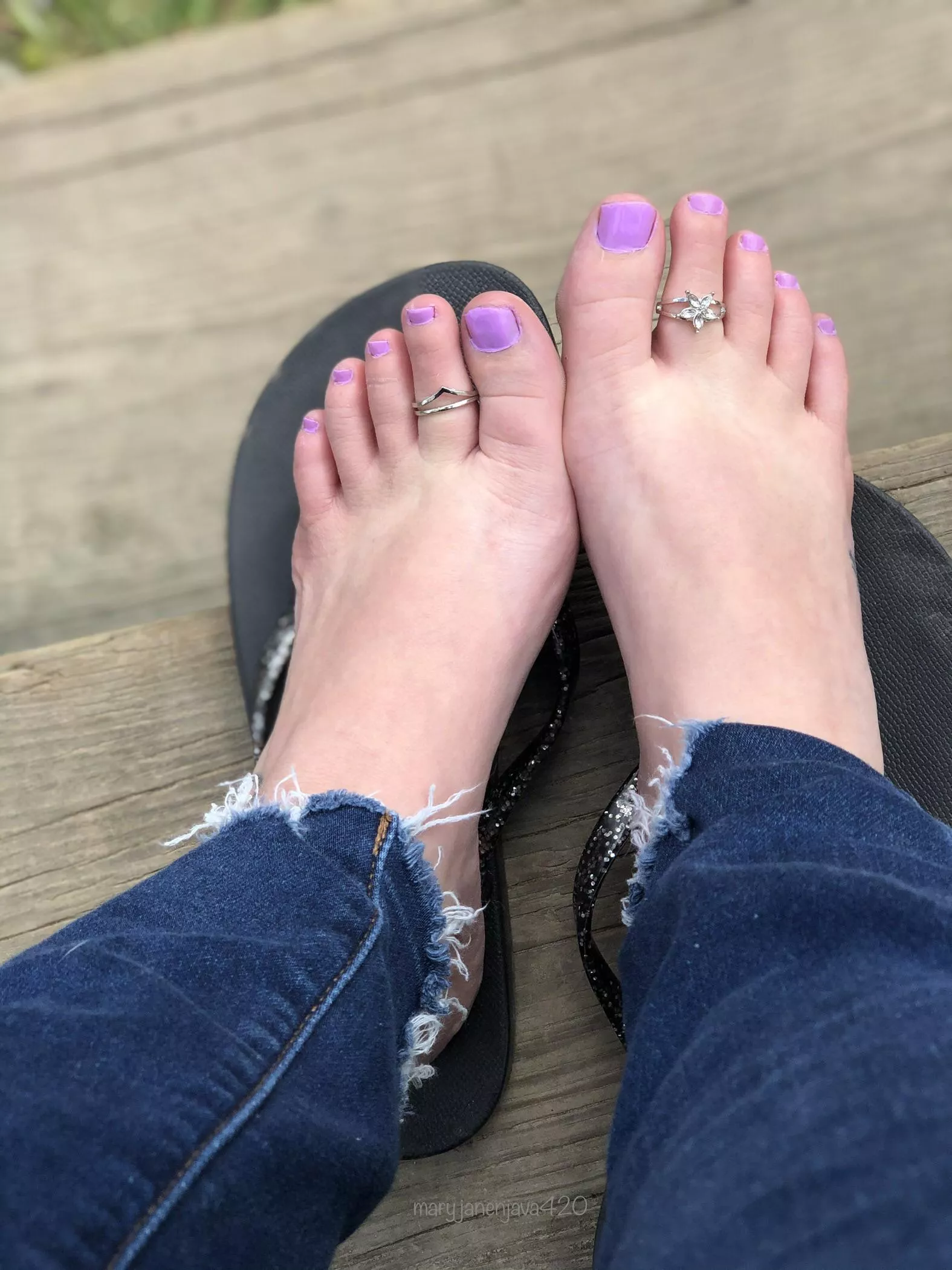 Sorry y’all, I couldn’t stand not looking down and seeing lilac on my toes any longer so I painted them back to my favorite 💜🤤 Sorry y’all, I couldn’t stand not looking down and seeing lilac on my toes any longer so I painted them back to my favorite 💜🤤