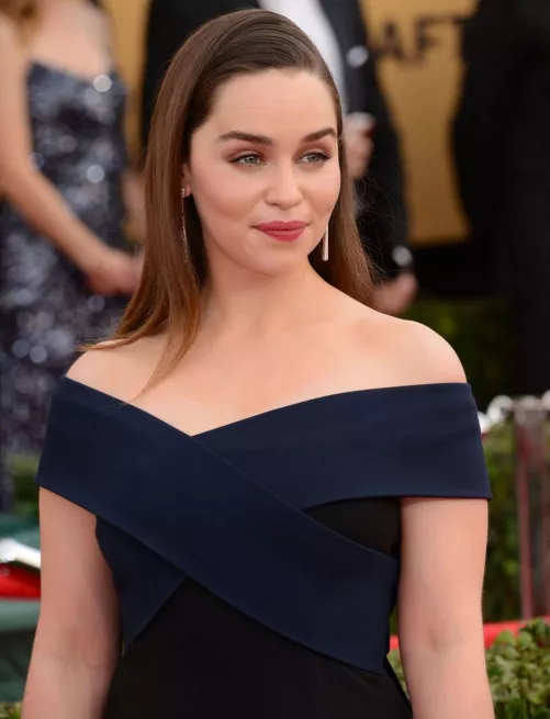 Can’t stop thinking about Emilia Clarke, would love to obsess to and worship her