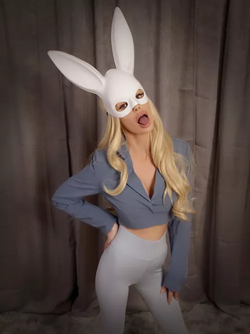 Do you need less clothing to see my hip bones better?