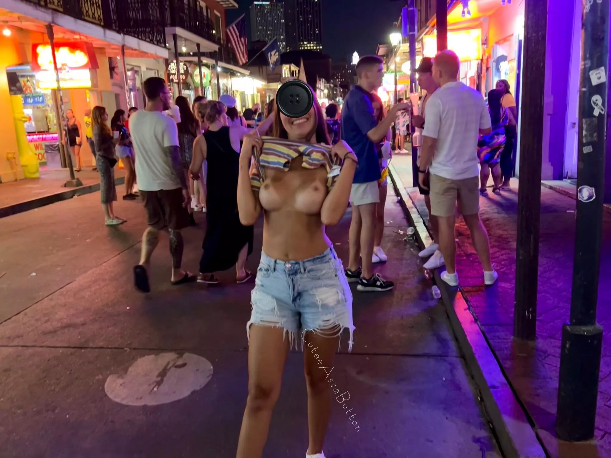 Head always on a swivel or you’ll miss the titties