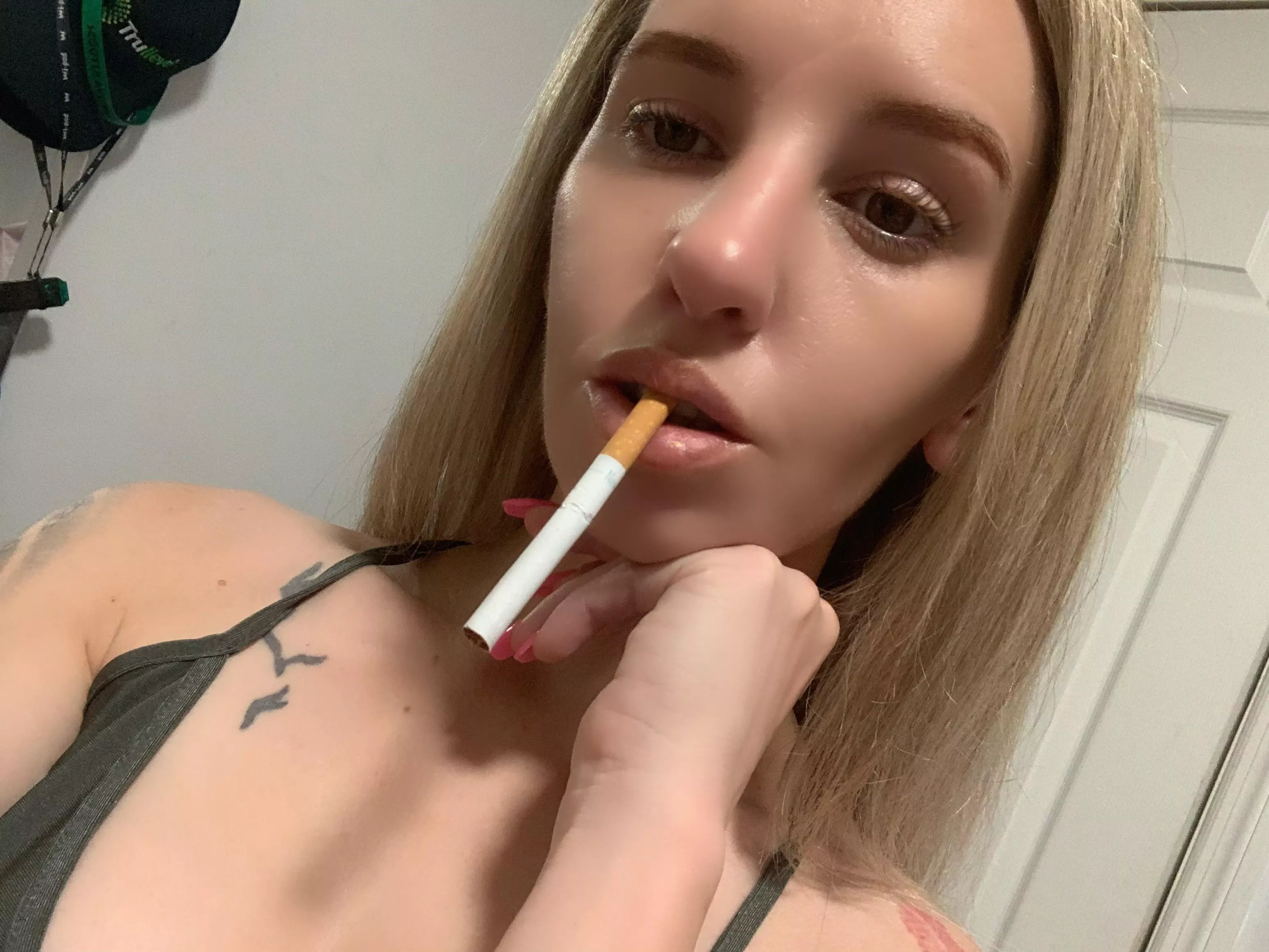 Fridays are always the most relaxing 😌 for a sit and smoke 💨 session