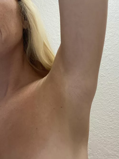 Armpit virgin… who wants to be my first?☺️