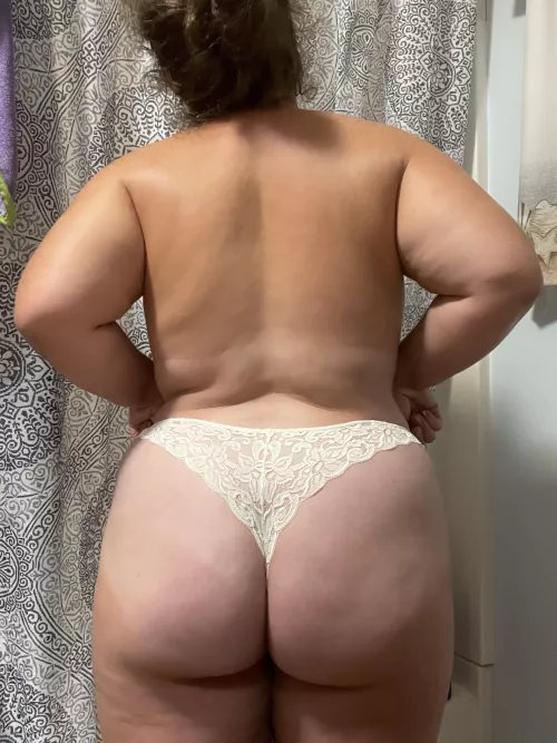 This ass is in need of a red mark just about the size and shape of your hand 🖐🏻