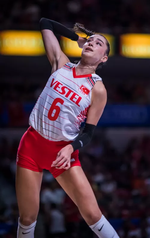 Almost cameltoe ,':)