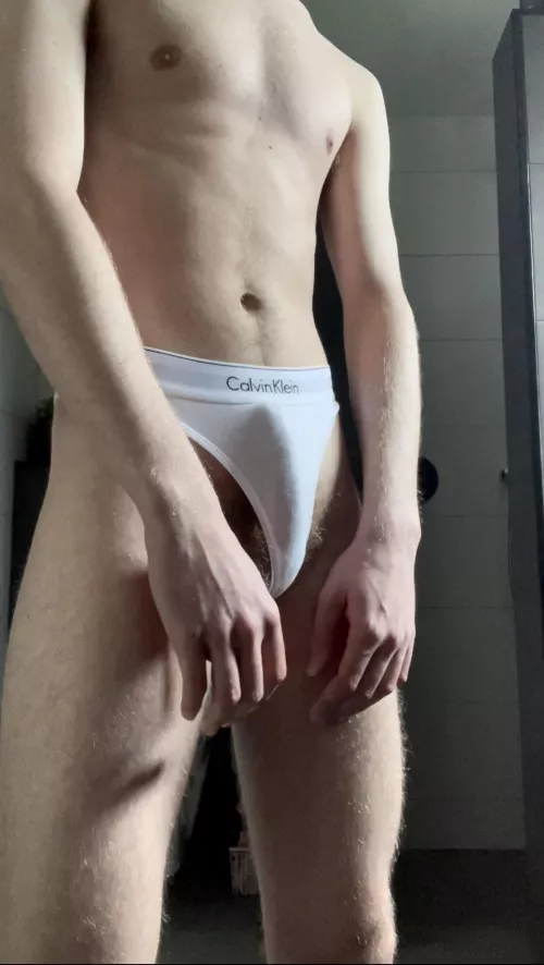 I wanna be your dream Twink toyboy 😈