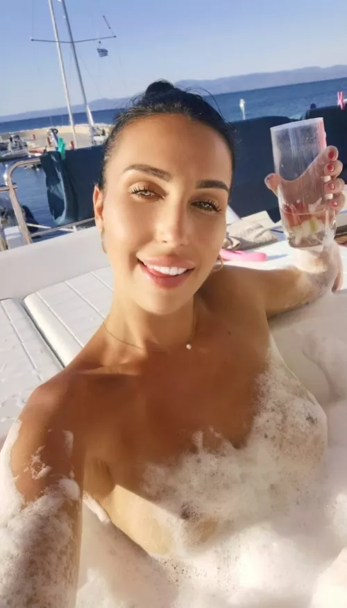 Just now noticed theres a vibrator behind me 😂