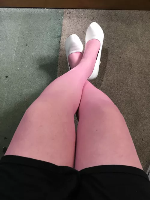 So[M]e days ago someone posted with pink heels, white nylons so here’s my white heels, pink nylons