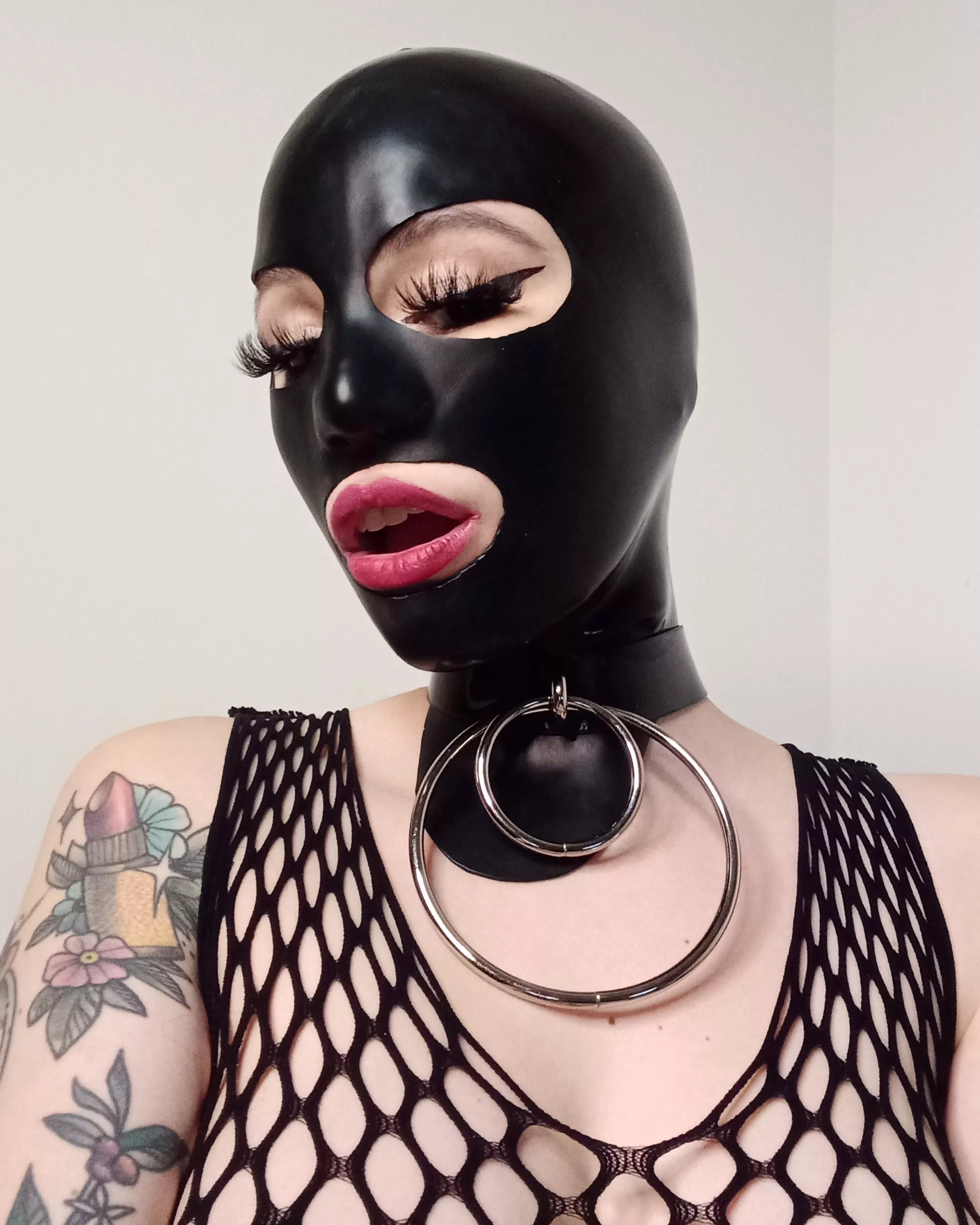 Hoods are my fave 🖤🖤🖤