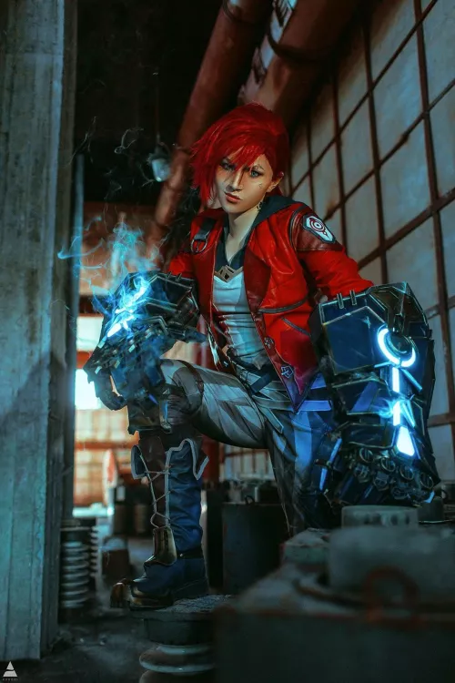Vi cosplay with gauntelts by me! 🔥The fingers are moving, the smoke machine with illuminated is built into the hands!