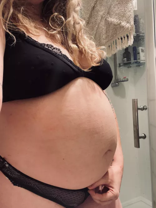 belly so big.. but I want you to fill me up even more 🥵