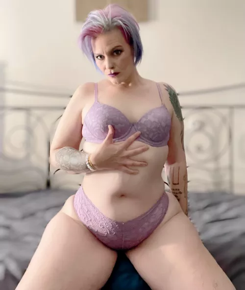 Do you like curvy milfs?