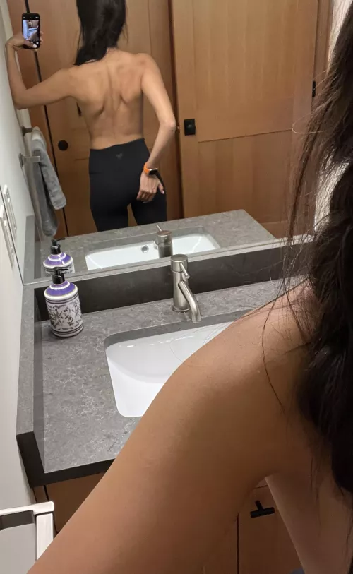 [F][OC] Quick butt squeeze to confirm it’s firm hehe